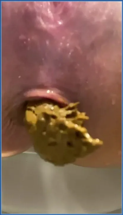 Scat Princess - Short Close Up!, Femdom, Pissing - scat porn video at ScatPuke.com