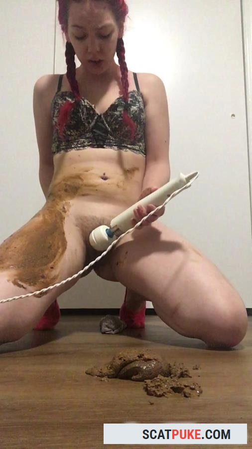 Scatqueen420 - Stoner girl shits herself - UltraHD 2K  [265 MB]