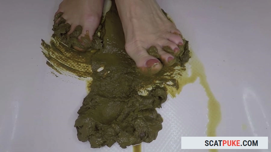 Close Up Thick Turd Foot Smashing Porn - FullHD 1080p [180 MB]