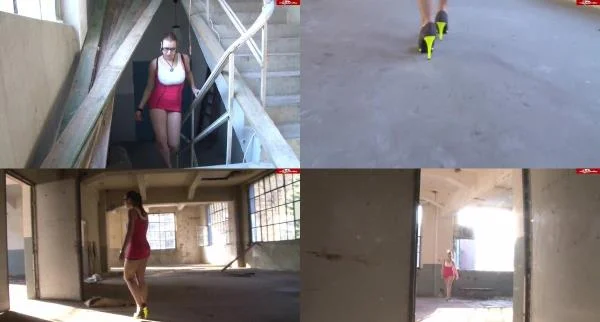 Upskirt, Heels und Nippelwalk mit sexy-engel - HD 720p  [53.24 MB]