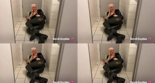 Devil Sophie - Caught with the office toilet door open - come and shit on my latex pants - UHD  [422.08 MB]
