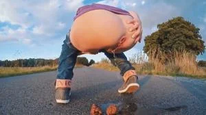 HUUUGE On a Street - HD 720p [21.6 MB]