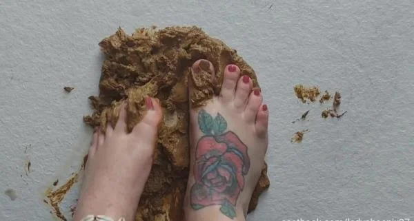 Shit flavour feet - HD 720p  [63.67 MB]