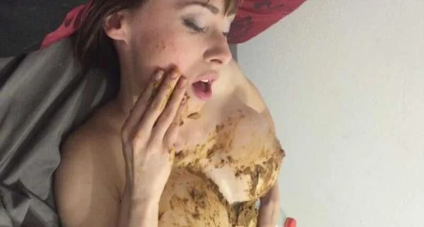 Playing with my boyfriends GIANT poop - HD 720p  [449.15 MB]