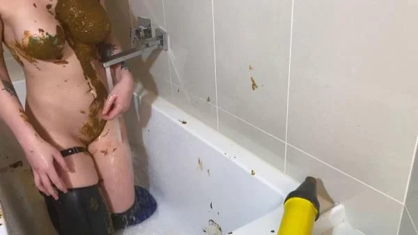 Shitting Girl 56 - HD 720p [3.20 MB]