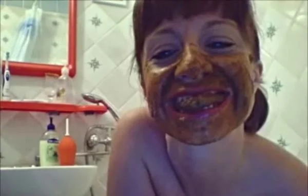 Me In Bathtube Full Of Poo And Pee - SD [162 MB]