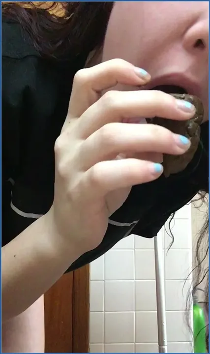 Scatqueen420 in Favorite Snack - Toilet Peeing - scat porn video at ScatPuke.com