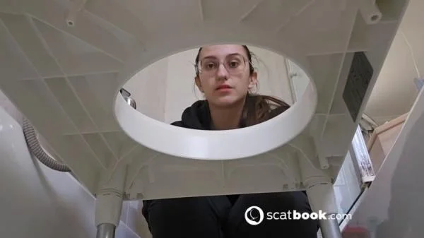 Scatting Girl 01 - HD 720p [Miss Lith] Spain, Toilet Slavery