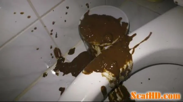 HotDirtyIvone - A diarrhea everywhere - Full HD 1080p  [514 MB]