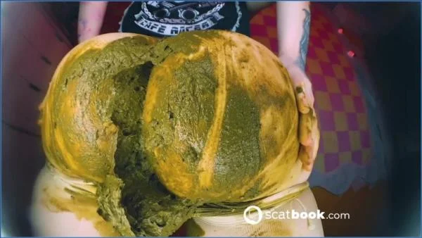 This warm pillow will cover your face! [Full HD 1080p]  Sweet Betty Parlour
