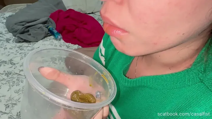 Download Casal Fist Dive Deep into Messy Scat Play with Mutual Defecation ScatPuke.com